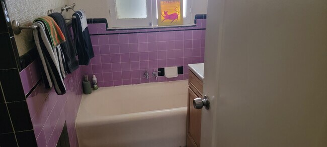 BATHROOM TUB - 1345 S Mansfield Ave
