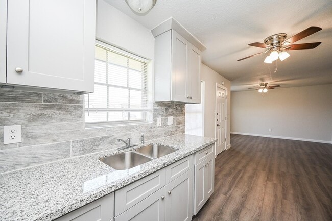 Building Photo - 1518 East Ave