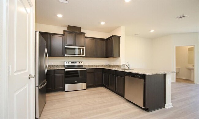 Building Photo - 545 Bains St