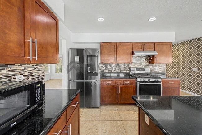 Building Photo - 820 N Granada Dr