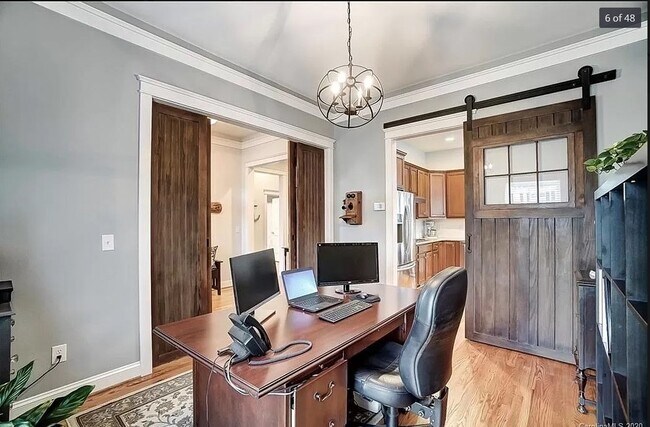 Building Photo - 6036 Daphne Circle