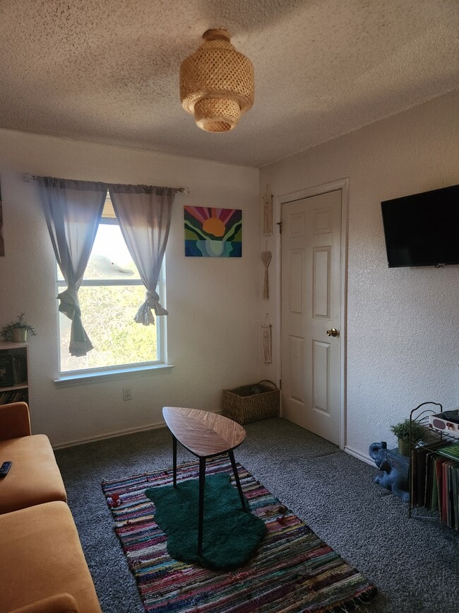 Building Photo - 3405 Bamboo Ln