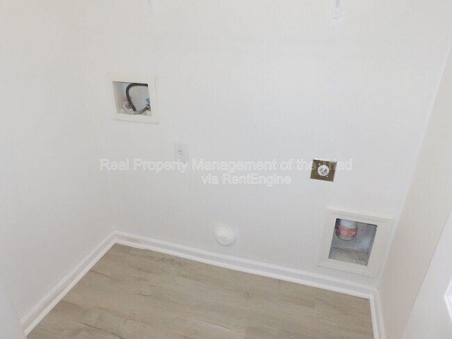 Building Photo - 1856 Oakhurst Park Ln