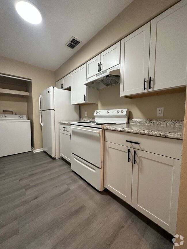 Building Photo - 3009 Ernest Dr