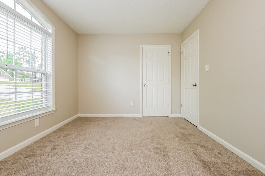 Building Photo - 824 Summit Park Trail