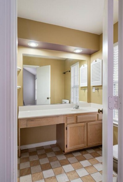 Building Photo - 4520 Shallowford Cir