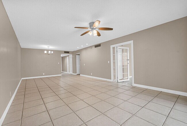 Building Photo - 3360 Spanish Moss Terrace