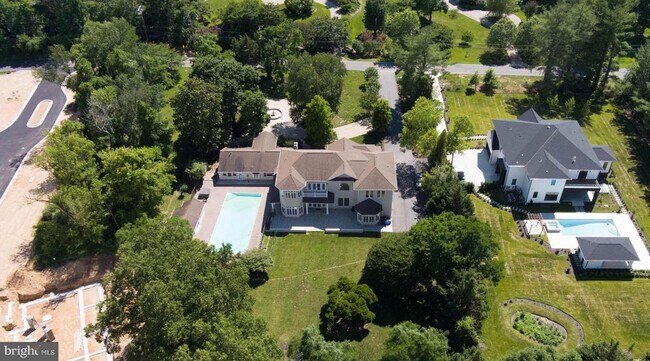 Building Photo - 10805 S Glen Rd