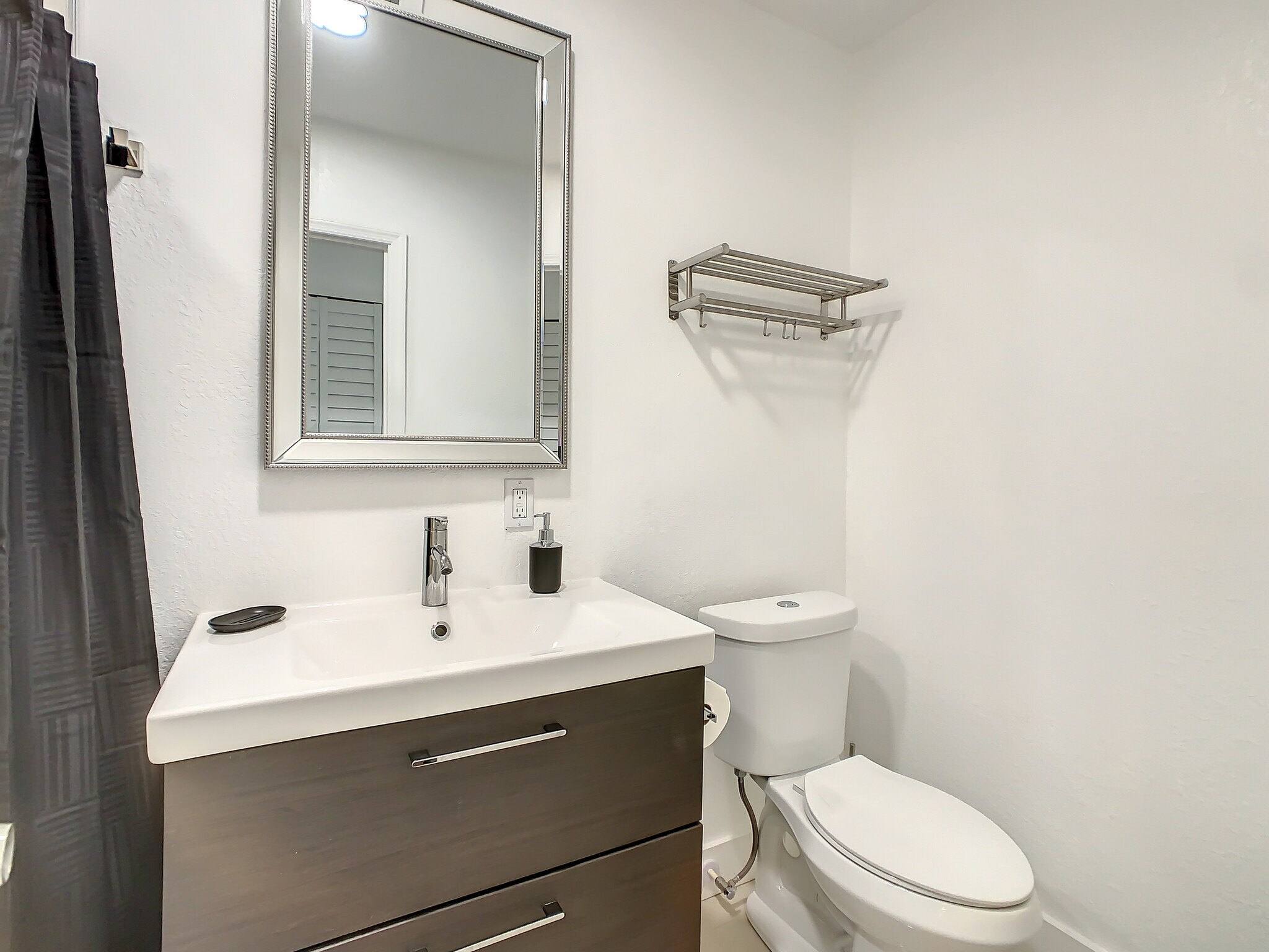 Building Photo - 2714 SW 36th Ave