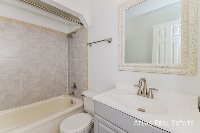 Building Photo - 2975 Montebello Dr W