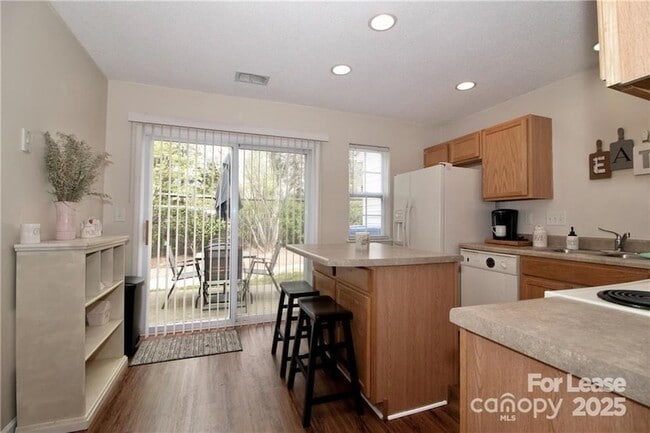 Building Photo - 137 Lynch Cir