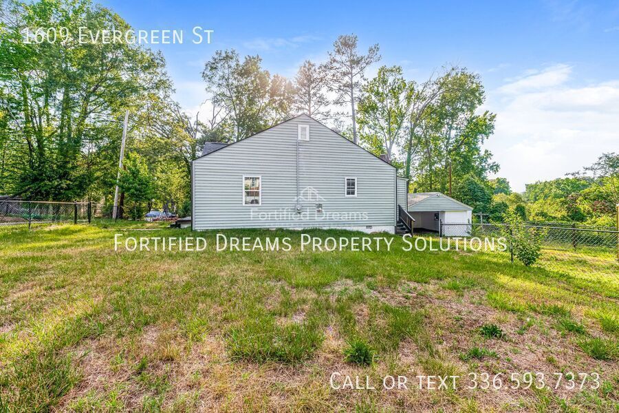 Building Photo - 1609 Evergreen St
