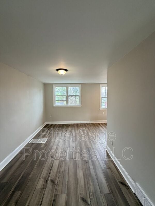 Building Photo - 2345 Bond Ave