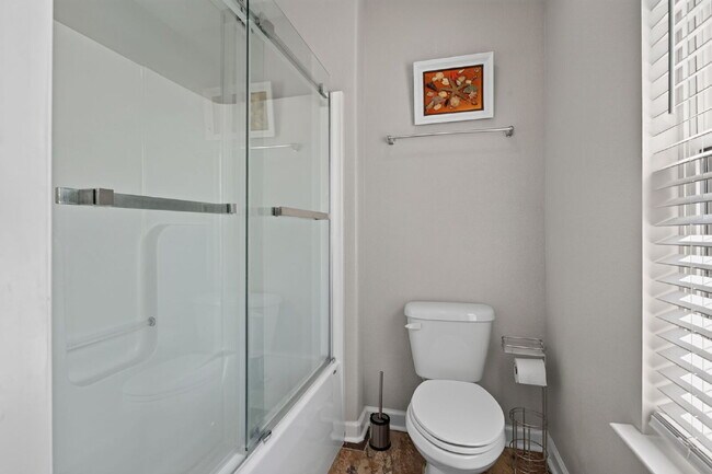 Building Photo - "Spacious 5-Bed featuring TWO PRIMARY SUITES with a beautiful backyard oasis in Norfolk!"