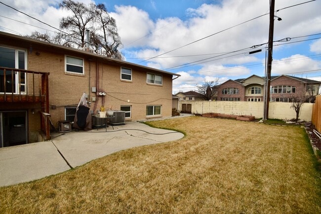 Building Photo - 7211 Ramanee Dr