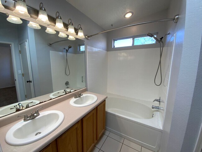 Building Photo - 4 Bedroom Single Story Home Available Near McMahon Blvd NW & Unser Blvd NW!