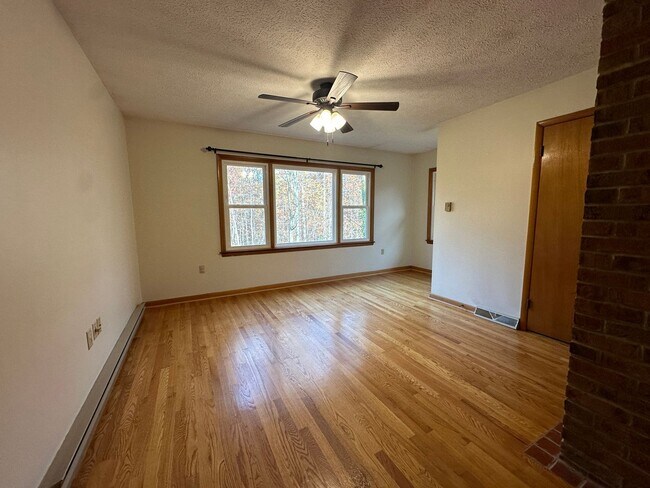 Building Photo - 1308 Minebank Rd