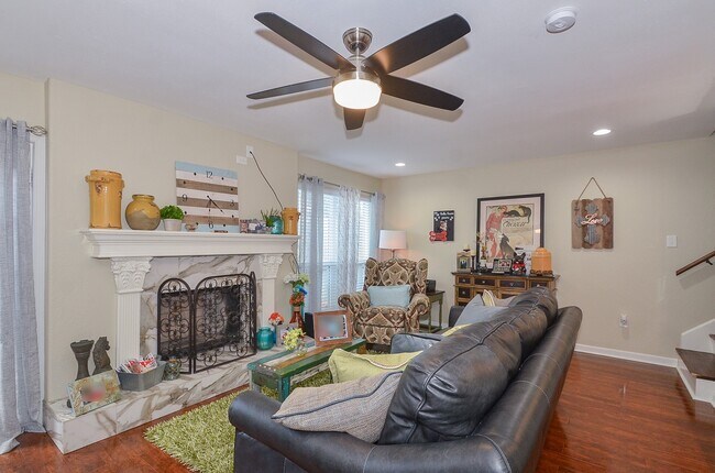 Building Photo - 10264 Briar Forest Dr