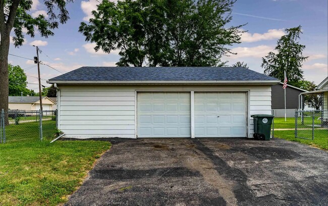 2.5 garage - 1142 Wallgate Ave