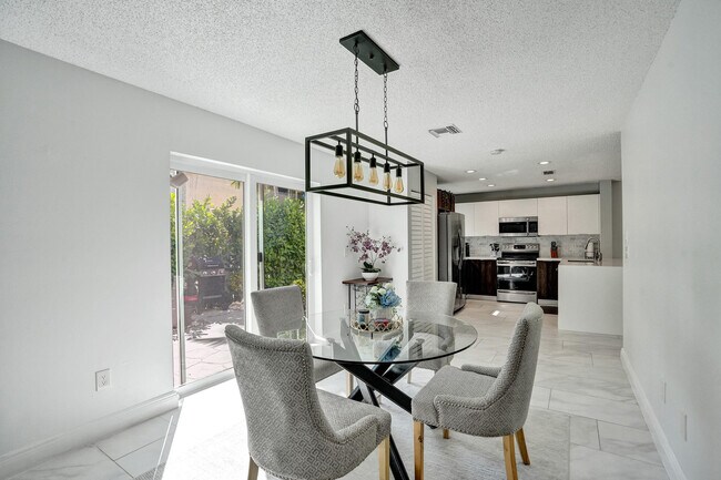 Building Photo - 9841 NW 9th Ct