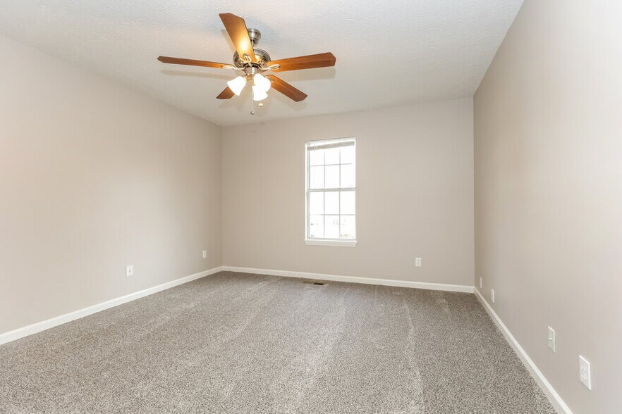 Building Photo - 141 Nelson Dr