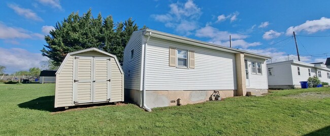 Building Photo - 390-392 W Cherry Lane