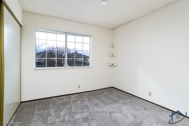 Building Photo - 5250 Countryside Ln