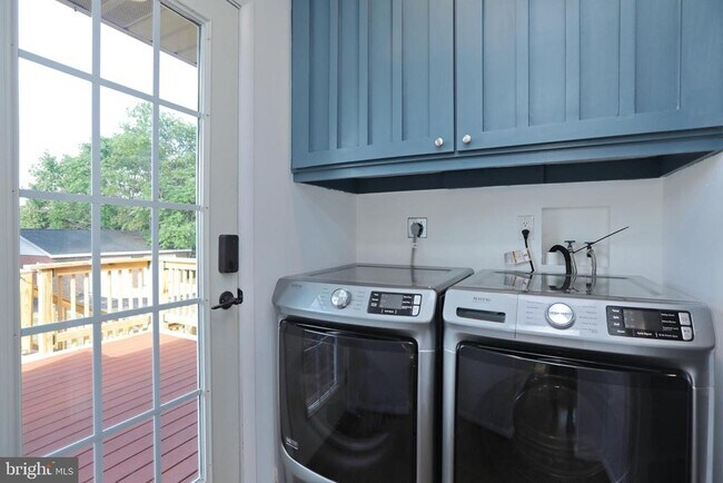 Building Photo - 8530 Wedding Dr