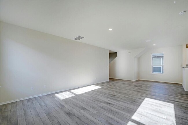 Building Photo - 221 Cherry Vine Dr