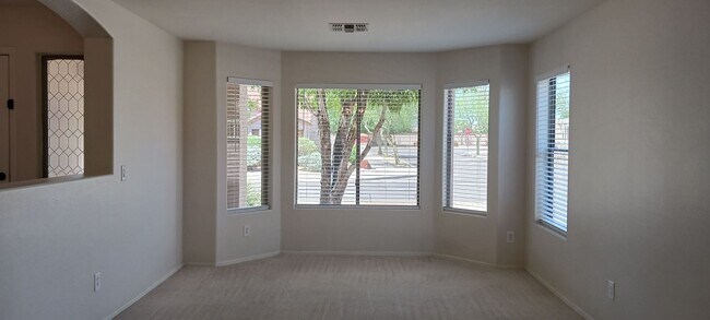 Building Photo - Spacious Two Story 4 Bed/3 Bath with Large...