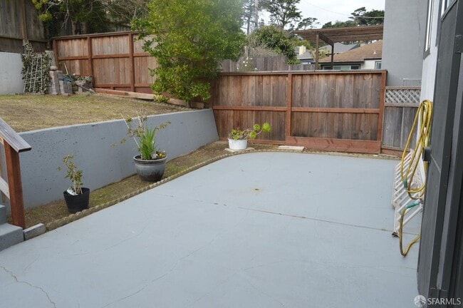 Building Photo - 87 Lakemont Dr