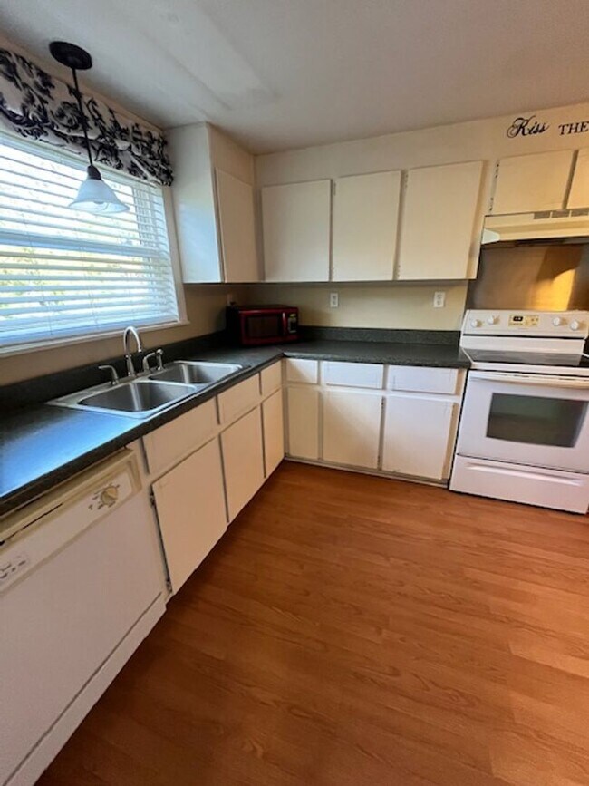Building Photo - Escape to Your Private Retreat in Warner R...