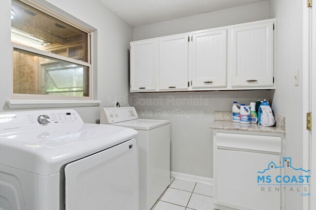 Building Photo - 339 Hilton Ave