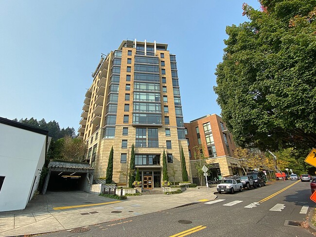 Building Photo - Fantastic 11th Floor Westerly Condo with C...