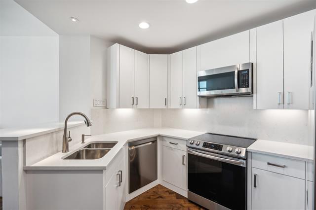 Building Photo - 500 Throckmorton St
