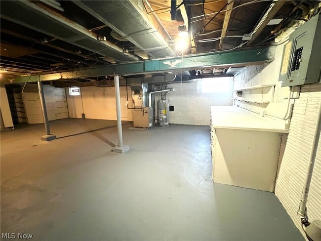 Building Photo - 982 Dan St