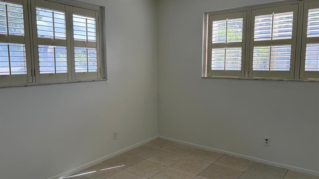 Building Photo - 7925 Fairview Dr