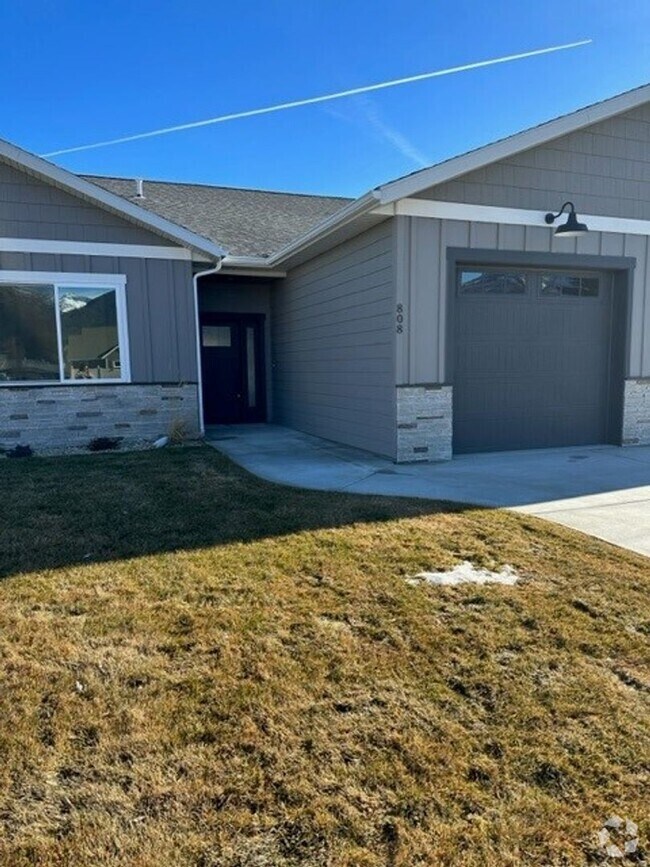 Building Photo - Newer Duplex in Quiet Neighborhood