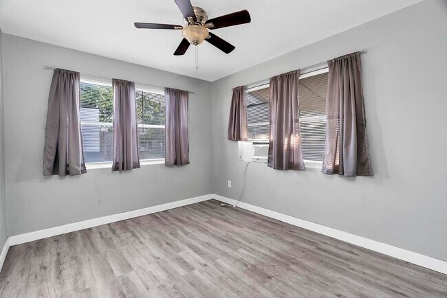 Building Photo - 813 9th N Ave