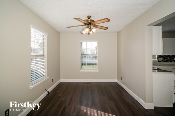 Building Photo - 10145 Park Valley Dr