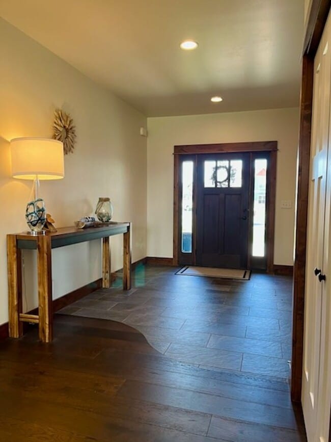 Building Photo - 3 Bedroom Home for Rent in West Bozeman! W...