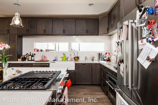 Building Photo - 3 br, 3.5 bath House - 945-A  Westbrook Drive