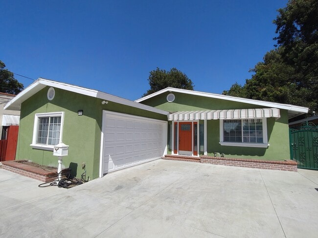 Building Photo - 627 E Woodbury Rd