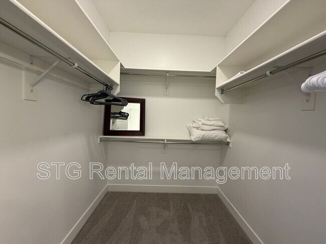 Building Photo - 5801 S Garnet Dr