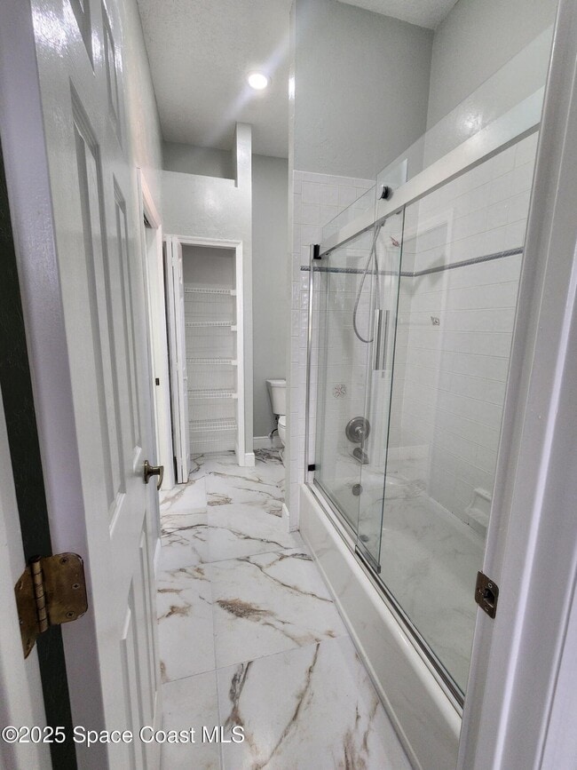 Building Photo - 501 Carmel Dr