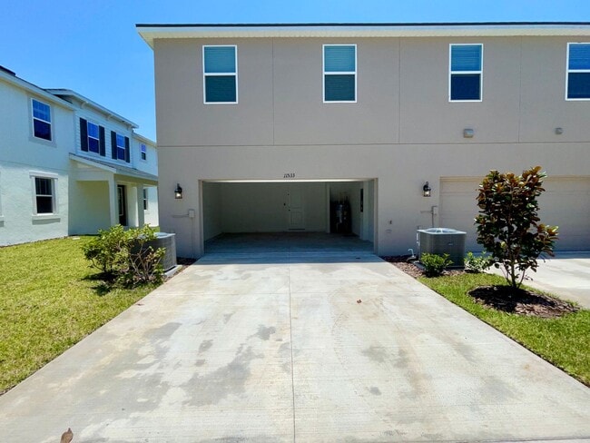 Building Photo - Newer 4 Bedroom, 2.5 Bath Corner Unit Town...