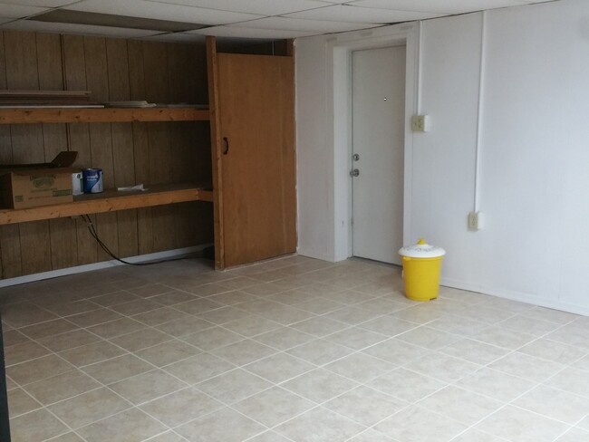 Building Photo - Spacious 3 Bedroom Townhome