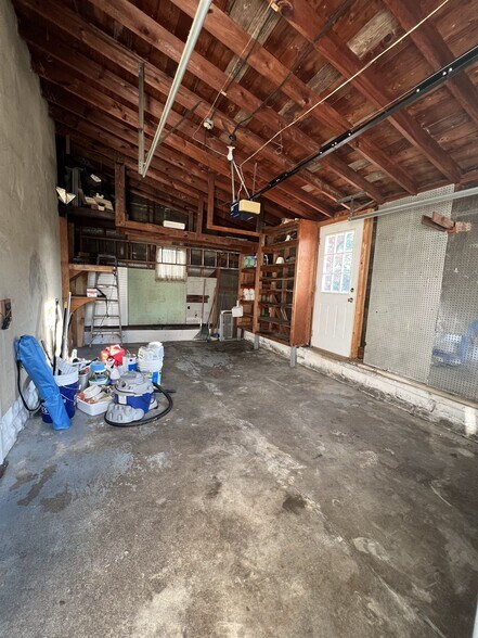 Building Photo - 2021 N Maplewood Ave