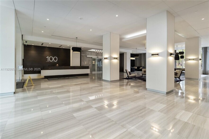 Building Photo - 100 Bayview Dr