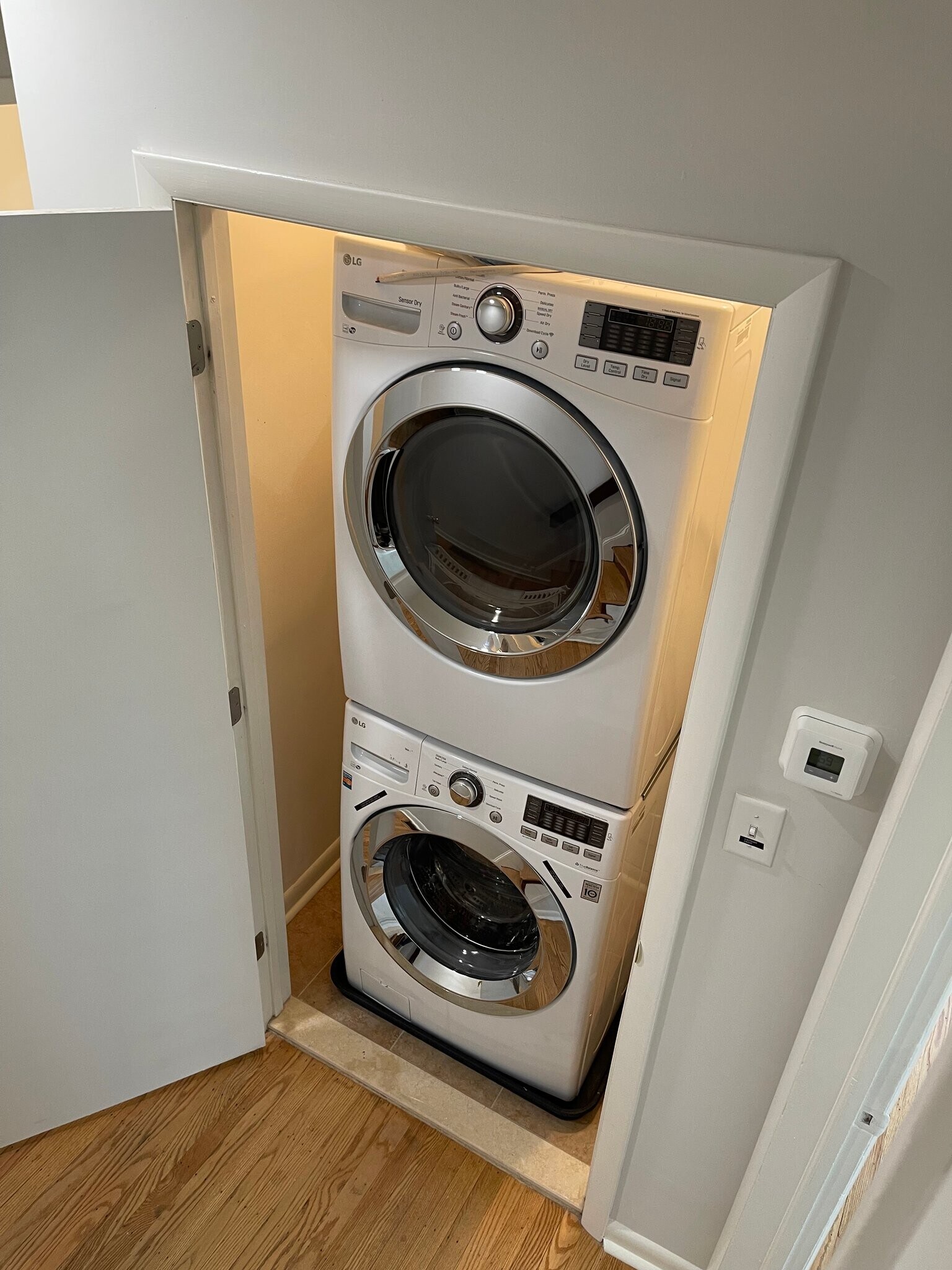 Building Photo - 2321 Sansom St